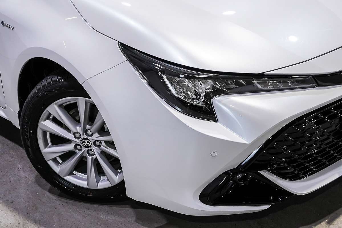 2025 Toyota Corolla SX Hybrid ZWE219R