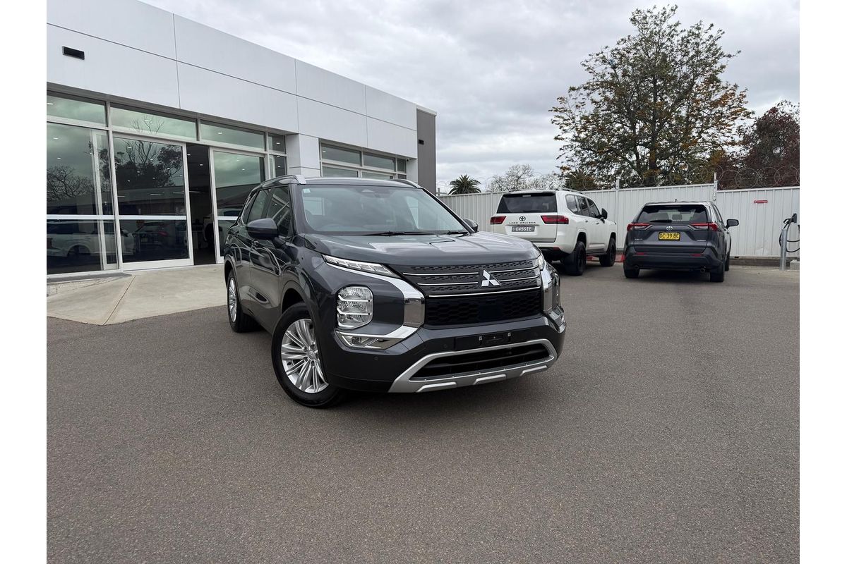 2024 Mitsubishi Outlander LS ZM
