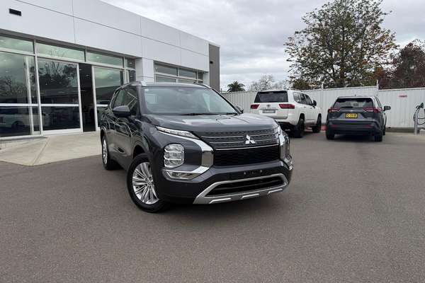 2024 Mitsubishi Outlander LS ZM