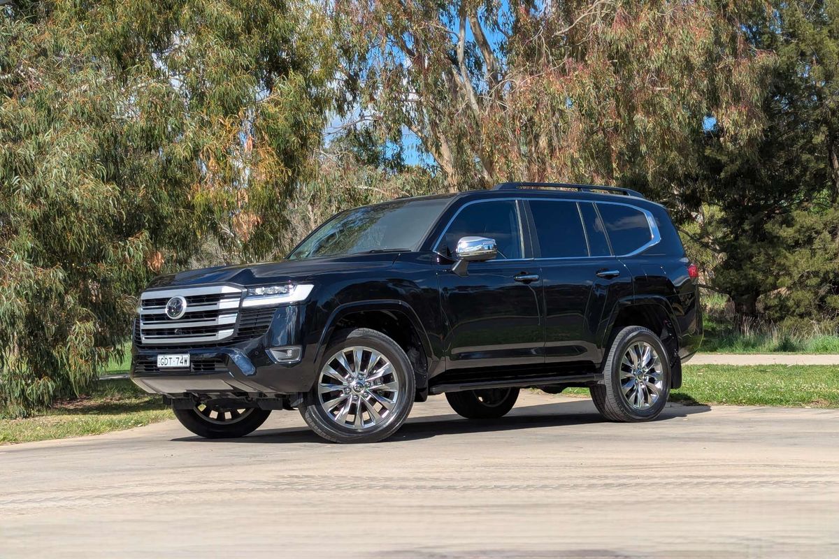2022 Toyota Landcruiser Sahara FJA300R