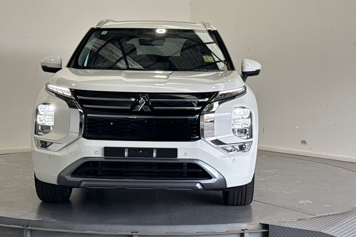 2026 Mitsubishi Outlander Exceed ZM