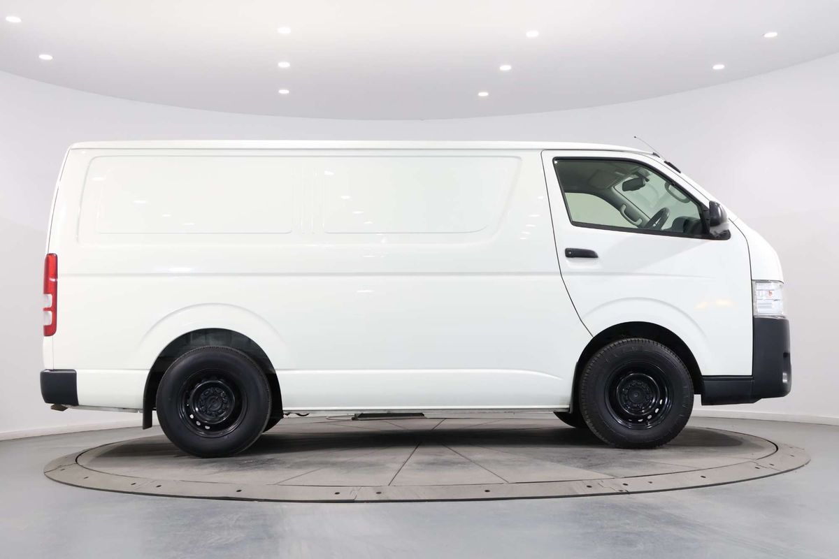 2016 Toyota Hiace TRH201R LWB