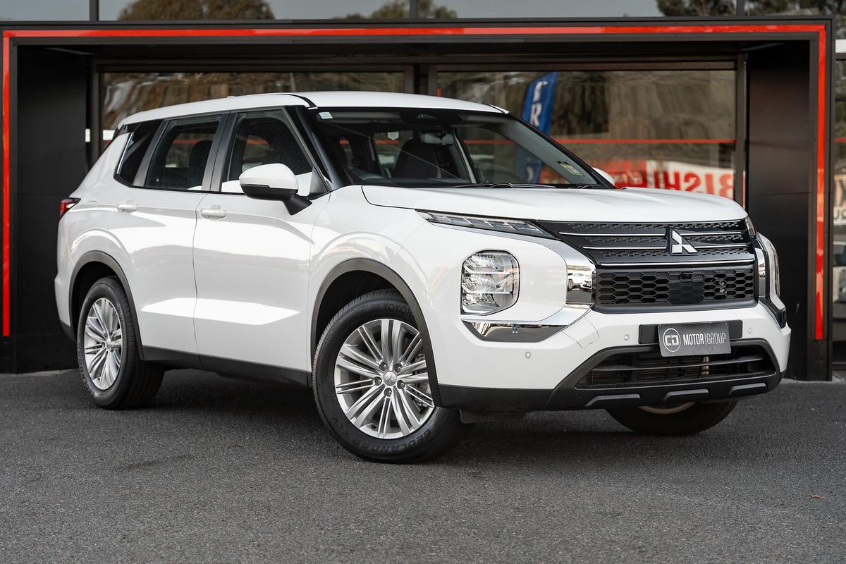 2025 Mitsubishi Outlander ES ZM