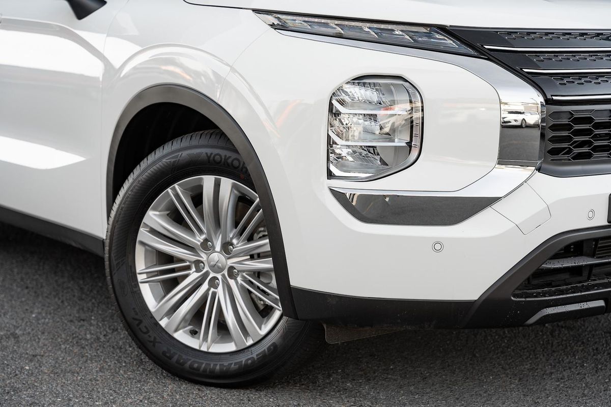 2025 Mitsubishi Outlander ES ZM