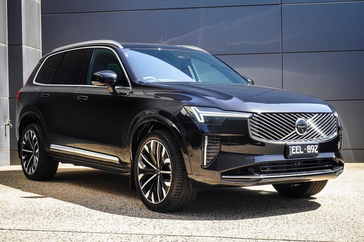 2025 Volvo XC90 Ultra B5 Bright