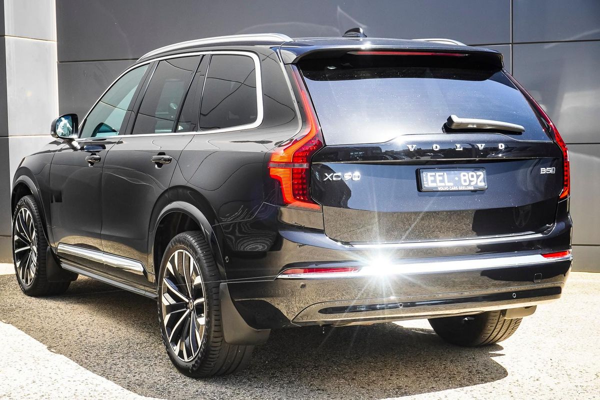 2025 Volvo XC90 Ultra B5 Bright