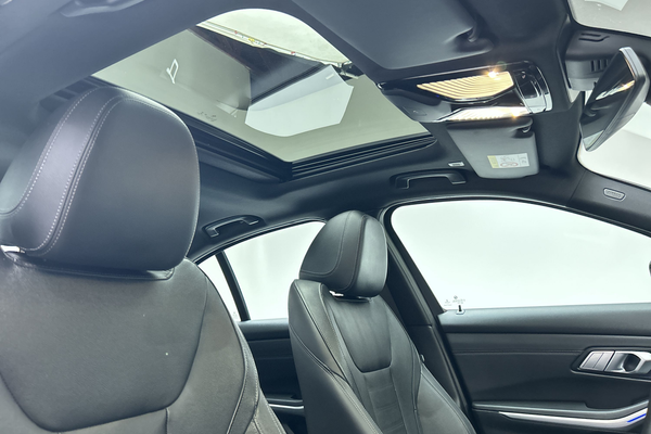 2022 BMW 3 Series 330i Luxury Line G20 thumb-14