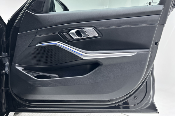 2022 BMW 3 Series 330i Luxury Line G20 thumb-18