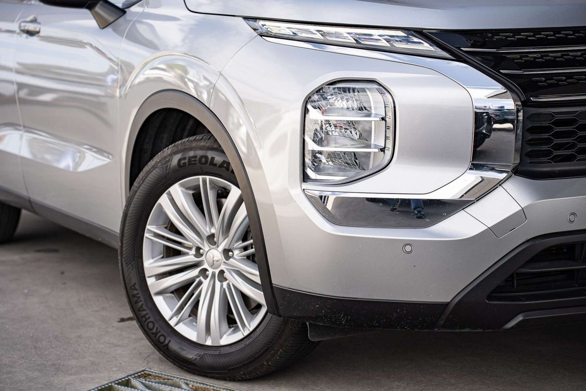 2023 Mitsubishi Outlander ES ZM