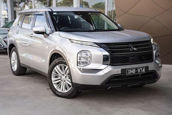 2023 Mitsubishi Outlander ES ZM