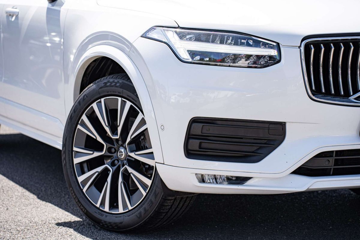 2021 Volvo XC90 B5 Momentum