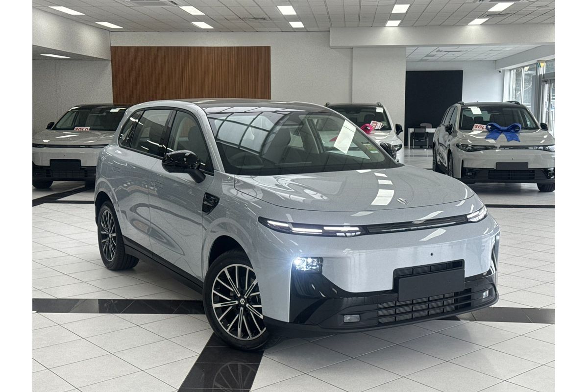 2026 Leapmotor B10 Style Hybrid EV A12