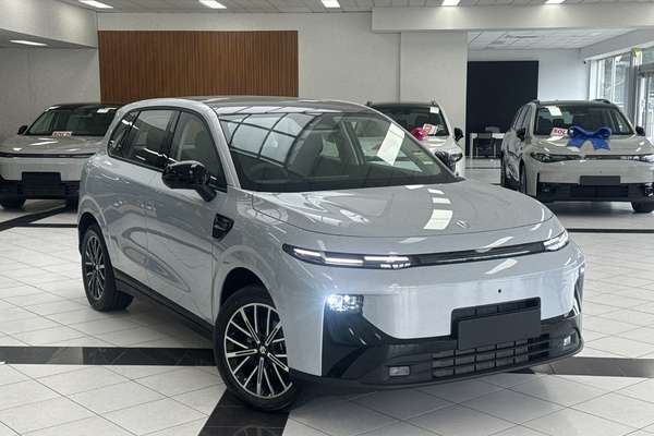 2026 Leapmotor B10 Style Hybrid EV A12