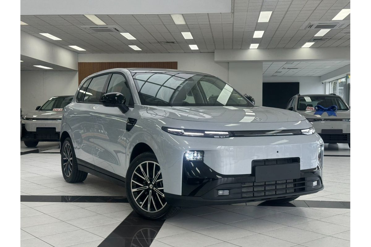 2026 Leapmotor B10 Style Hybrid EV A12