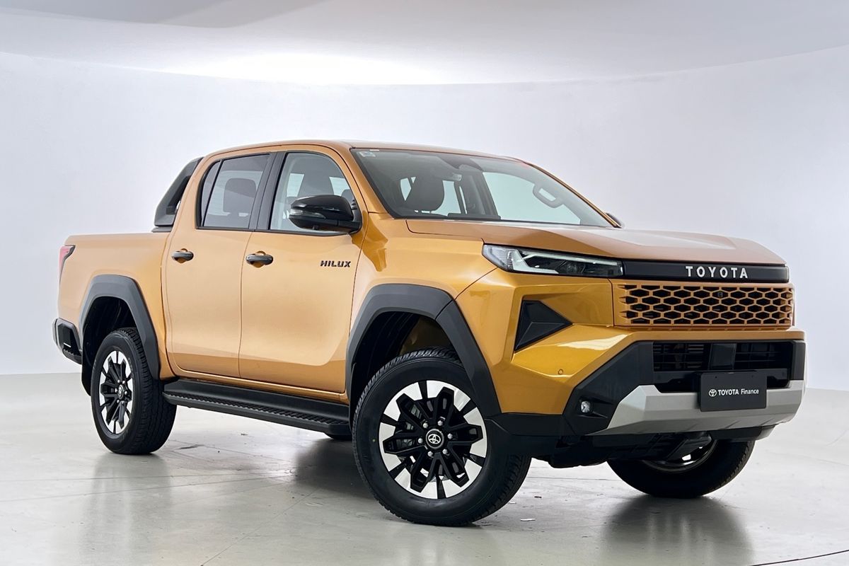 2025 Toyota Hilux SR5 48V GUN227R 4X4