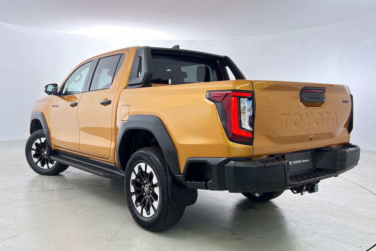 2025 Toyota Hilux SR5 48V GUN227R 4X4