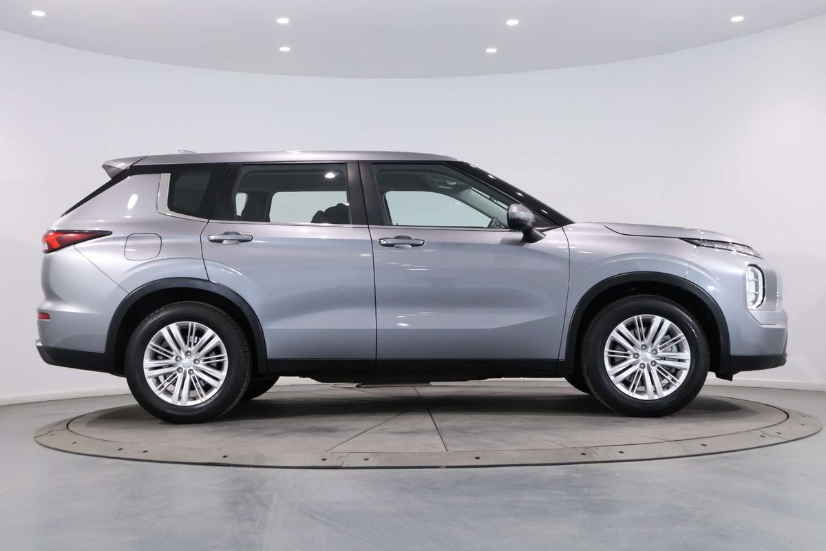 2022 Mitsubishi Outlander ES ZM