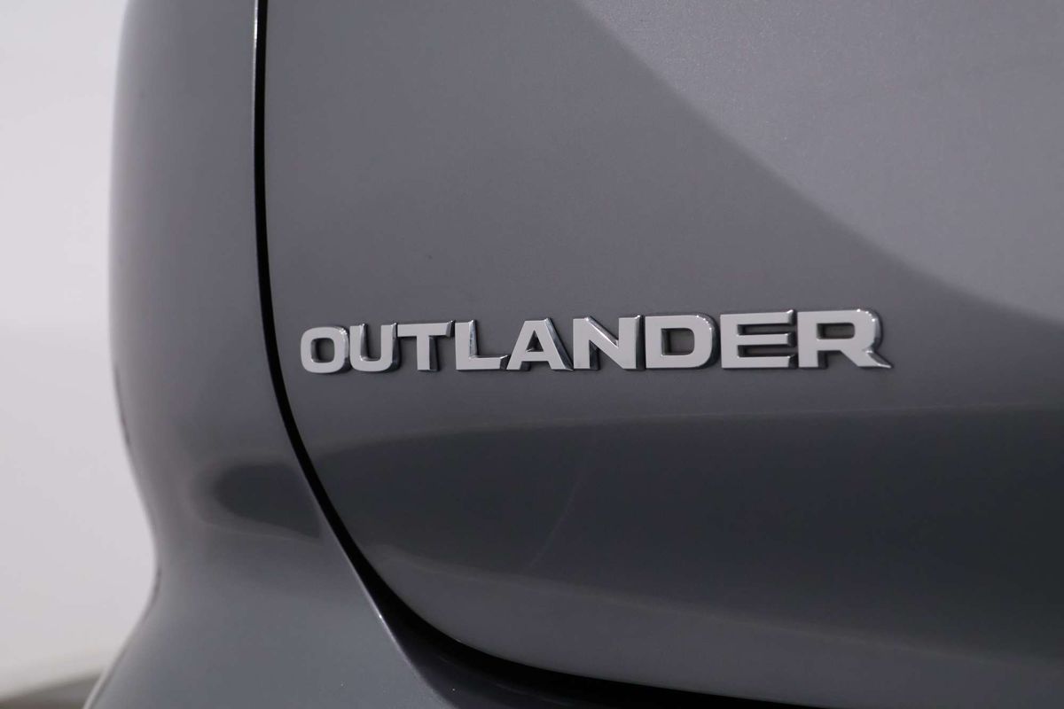 2022 Mitsubishi Outlander ES ZM