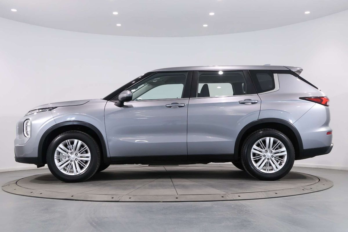 2022 Mitsubishi Outlander ES ZM