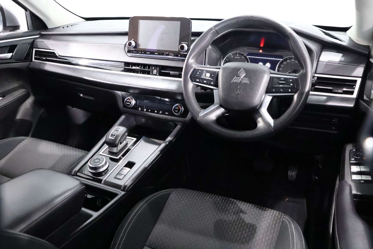 2022 Mitsubishi Outlander ES ZM
