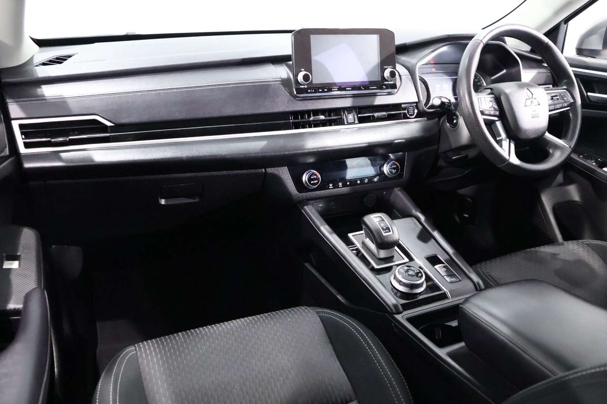 2022 Mitsubishi Outlander ES ZM