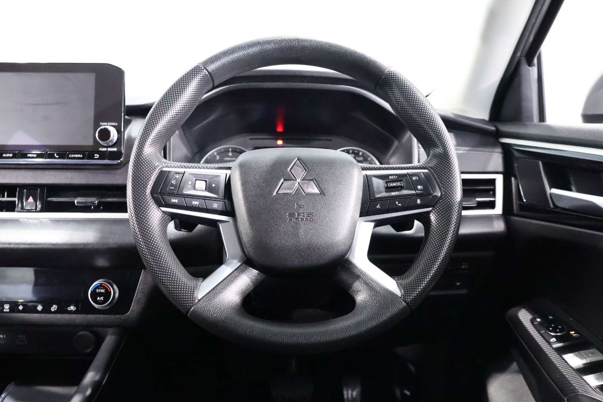 2022 Mitsubishi Outlander ES ZM