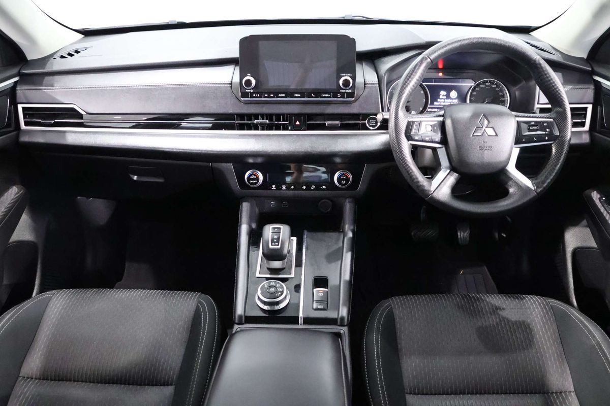 2022 Mitsubishi Outlander ES ZM