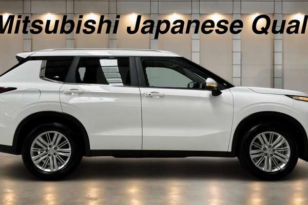 2024 Mitsubishi Outlander LS ZM