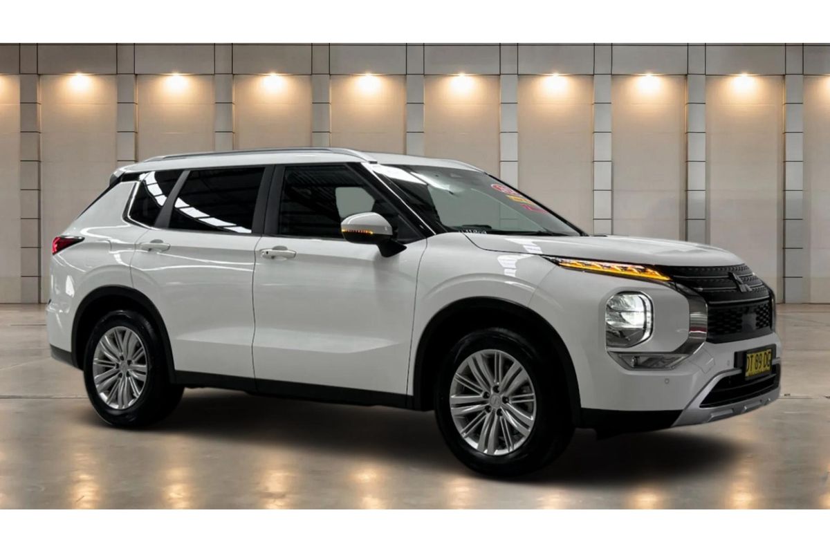 2024 Mitsubishi Outlander LS ZM