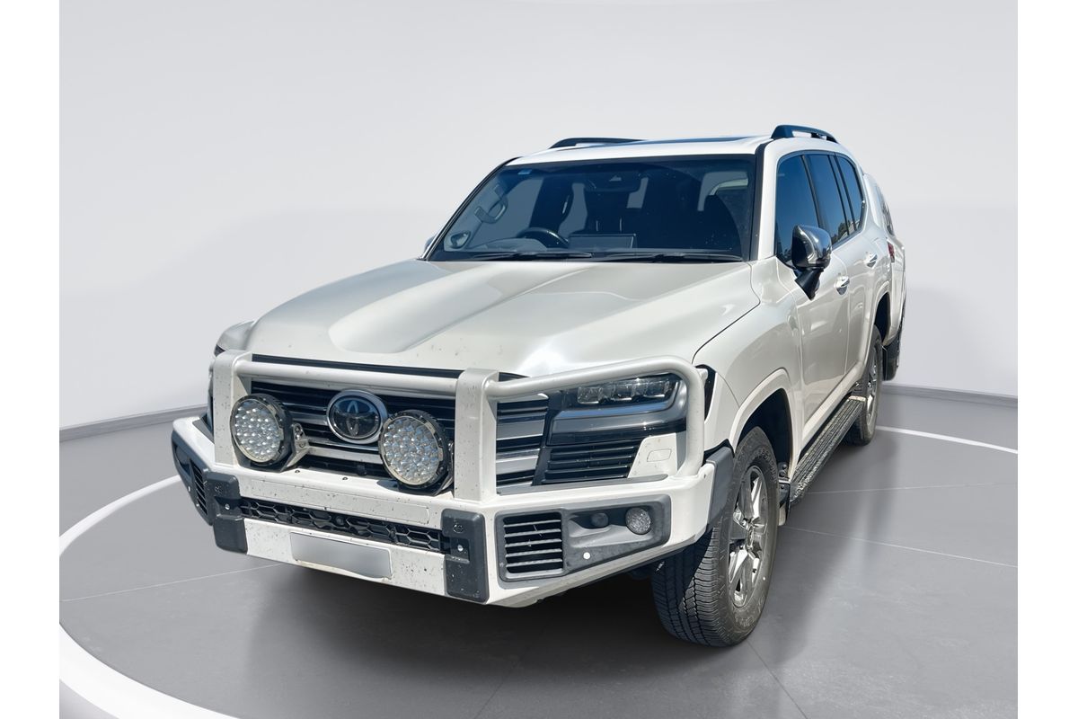 2022 Toyota Landcruiser Sahara FJA300R