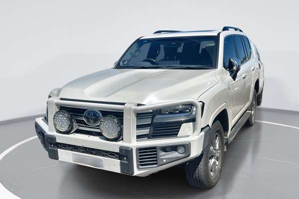 2022 Toyota Landcruiser Sahara FJA300R