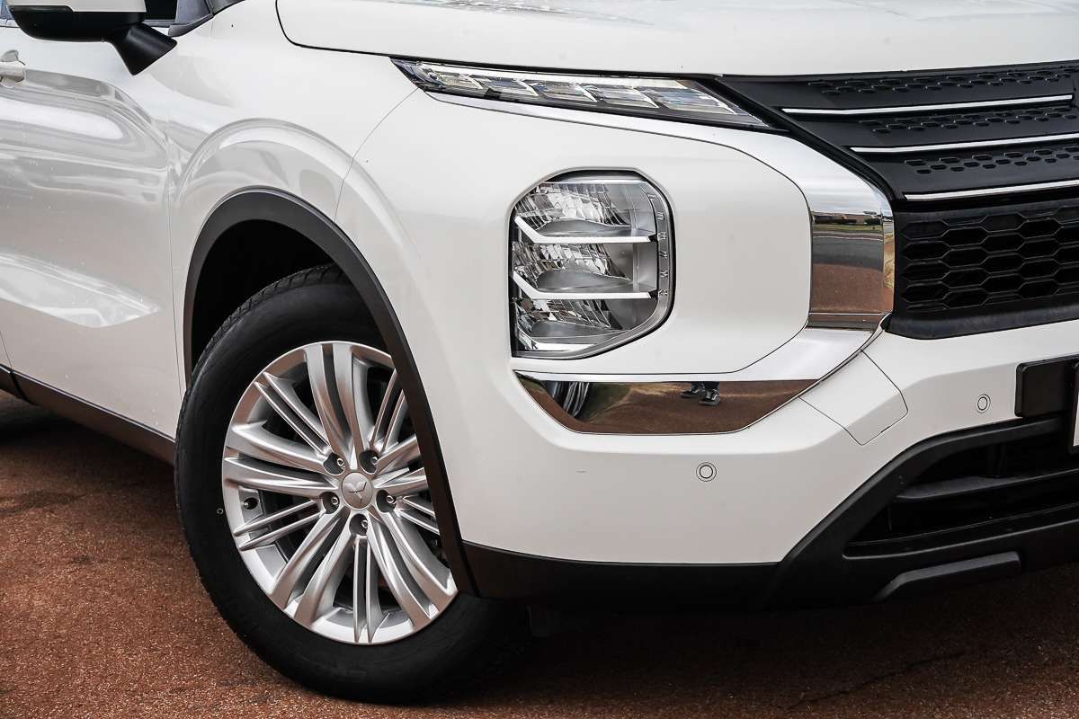 2022 Mitsubishi Outlander ES ZM