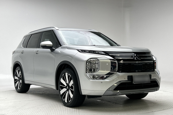2025 Mitsubishi Outlander Exceed ZM thumb-0