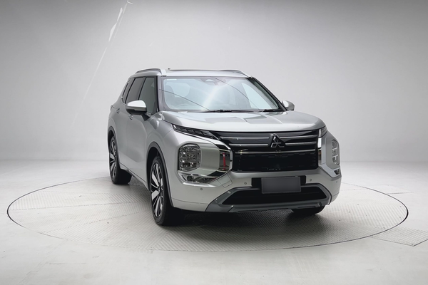2025 Mitsubishi Outlander Exceed ZM thumb-4