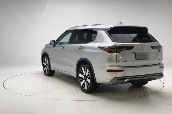 2025 Mitsubishi Outlander Exceed ZM thumb-8
