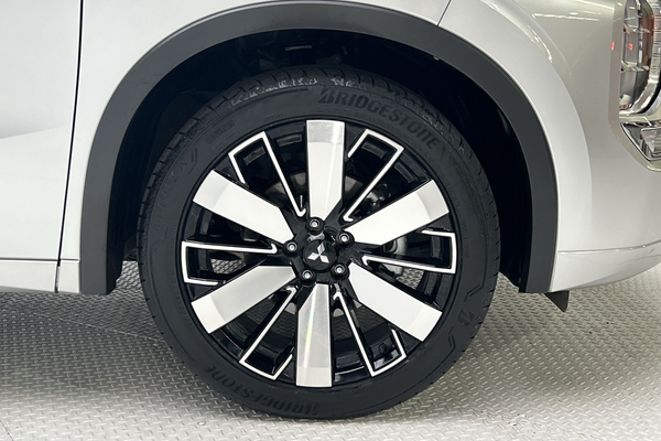 2025 Mitsubishi Outlander Exceed ZM thumb-9