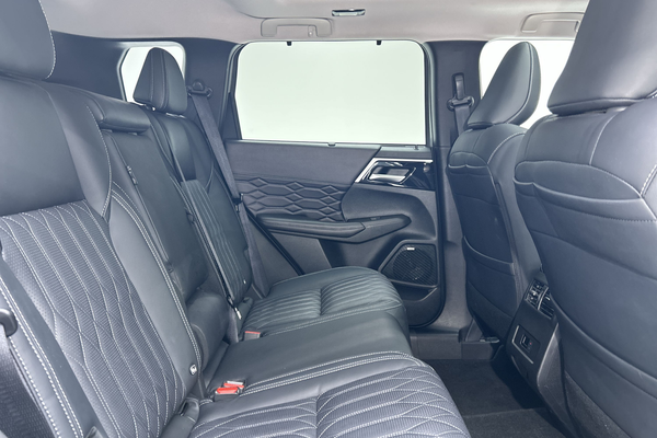 2025 Mitsubishi Outlander Exceed ZM thumb-11