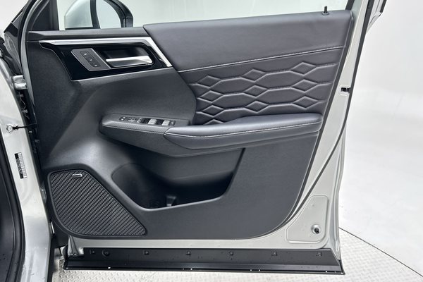 2025 Mitsubishi Outlander Exceed ZM thumb-18