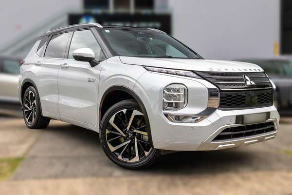 2023 Mitsubishi Outlander PHEV Exceed Tourer ZM