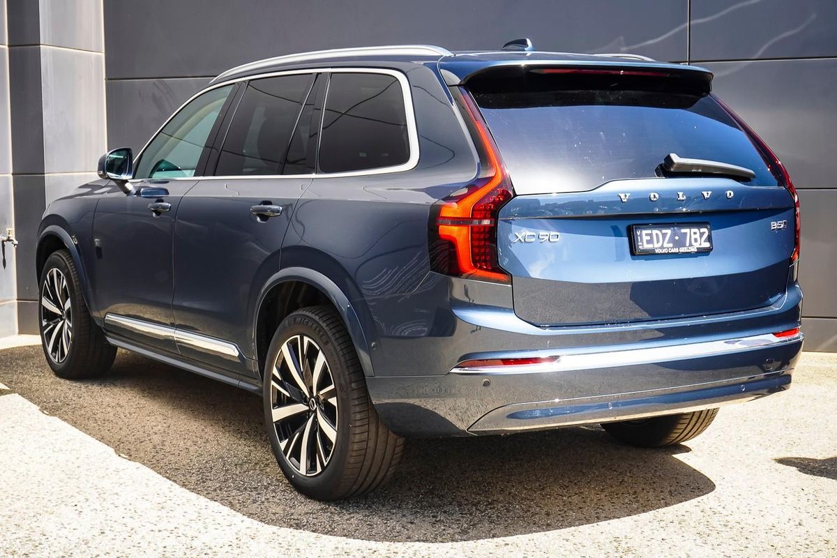 2026 Volvo XC90 Plus B5 Bright