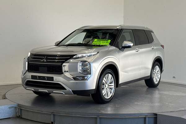 2024 Mitsubishi Outlander LS ZM