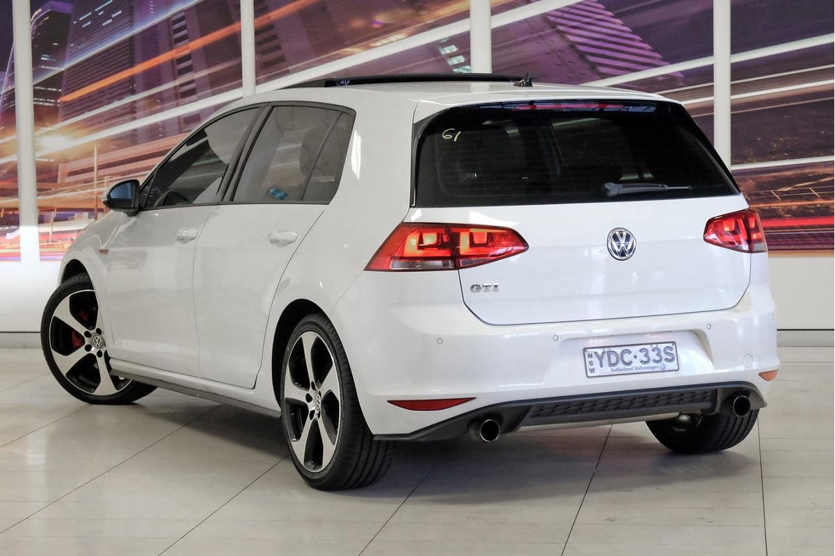2015 Volkswagen Golf GTI 7 image 2