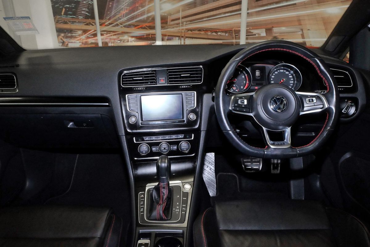 2015 Volkswagen Golf GTI 7 image 8
