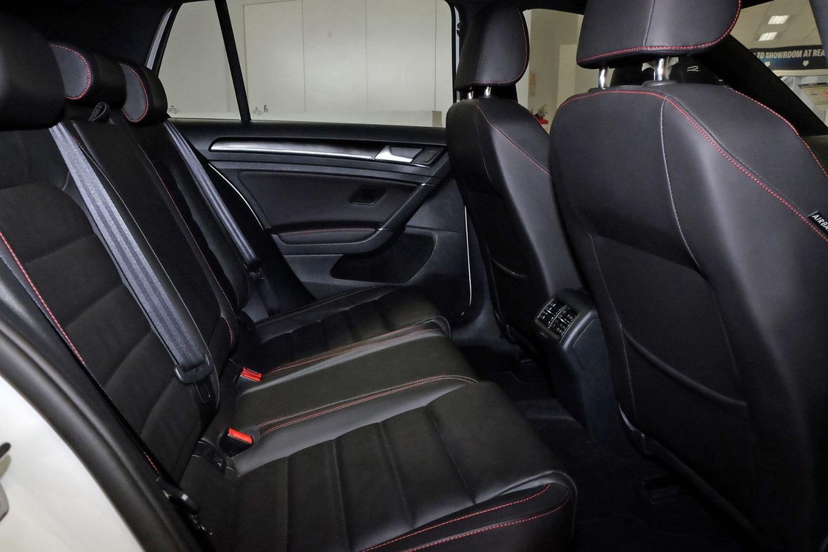 2015 Volkswagen Golf GTI 7 image 10