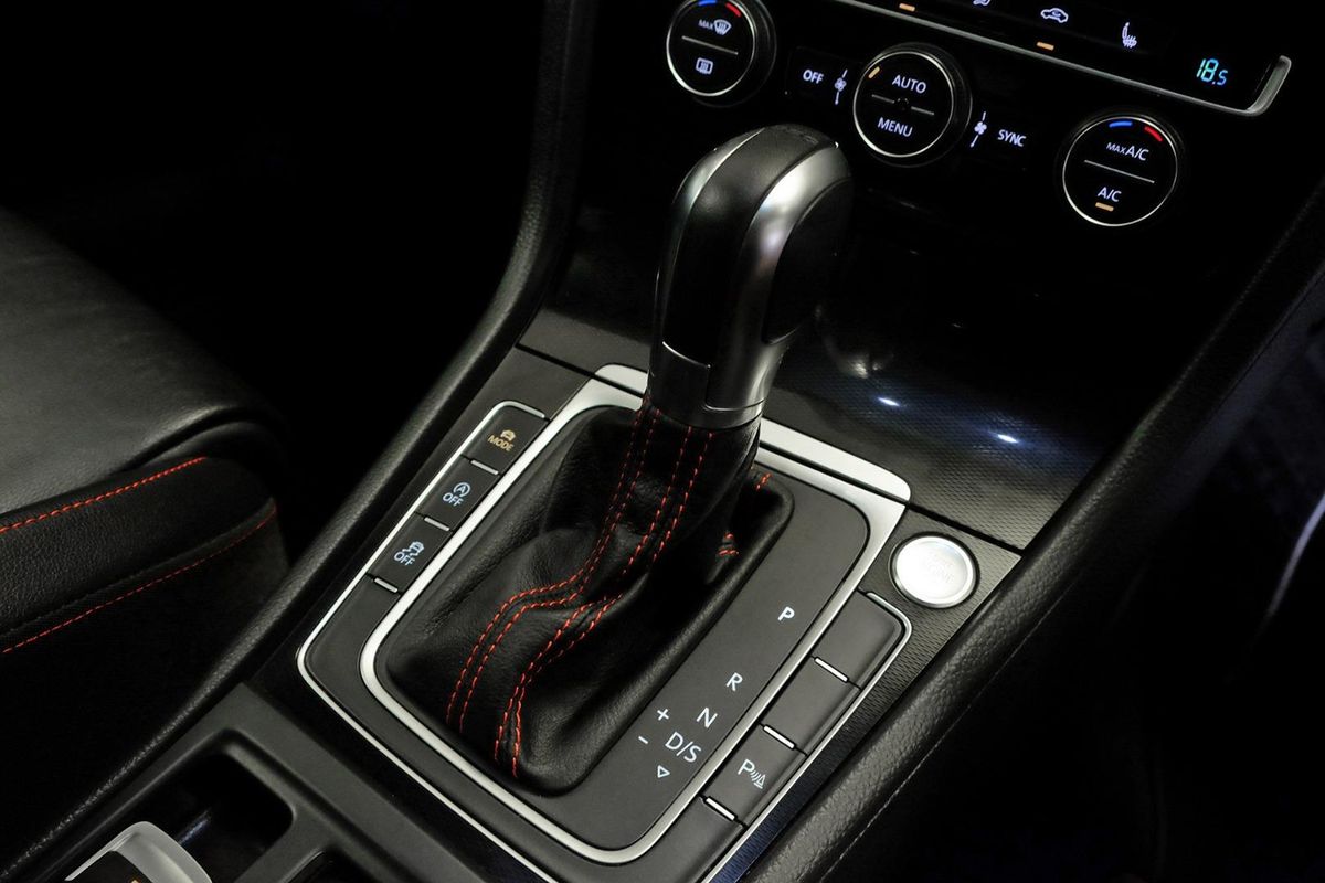 2015 Volkswagen Golf GTI 7 image 11