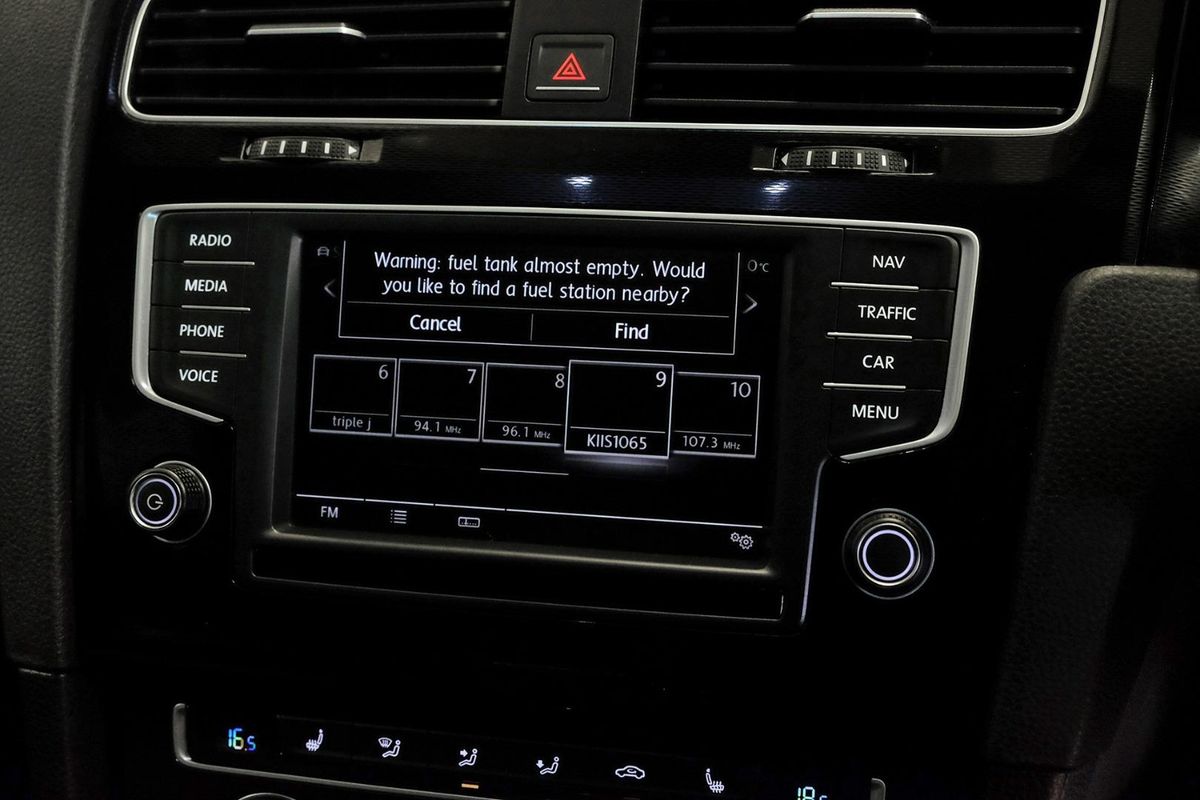 2015 Volkswagen Golf GTI 7 image 12