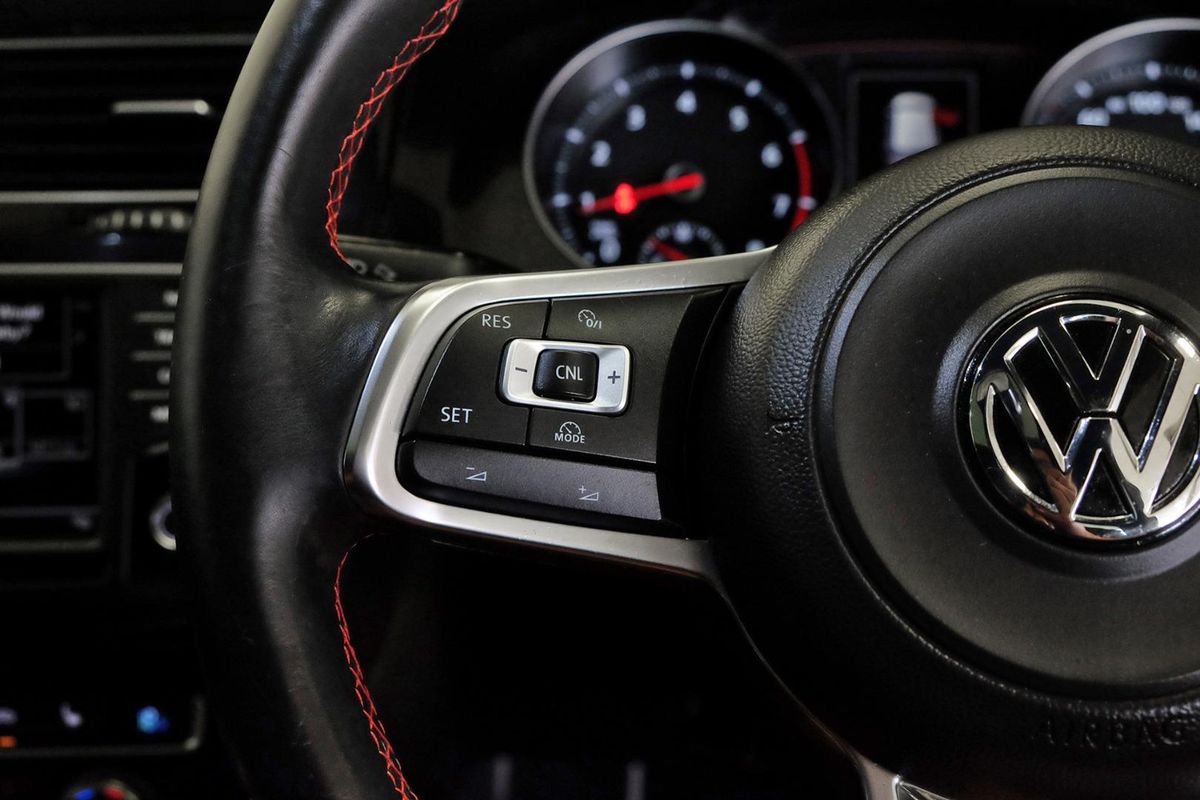 2015 Volkswagen Golf GTI 7 image 15