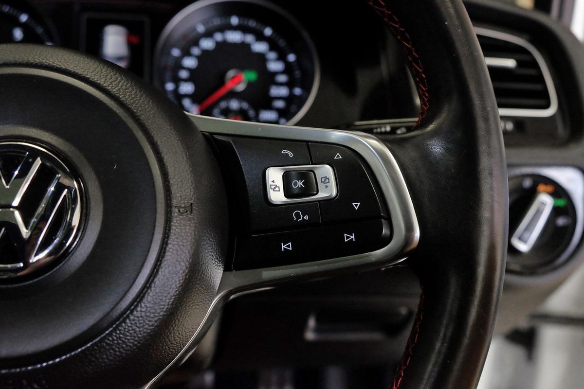 2015 Volkswagen Golf GTI 7 image 16