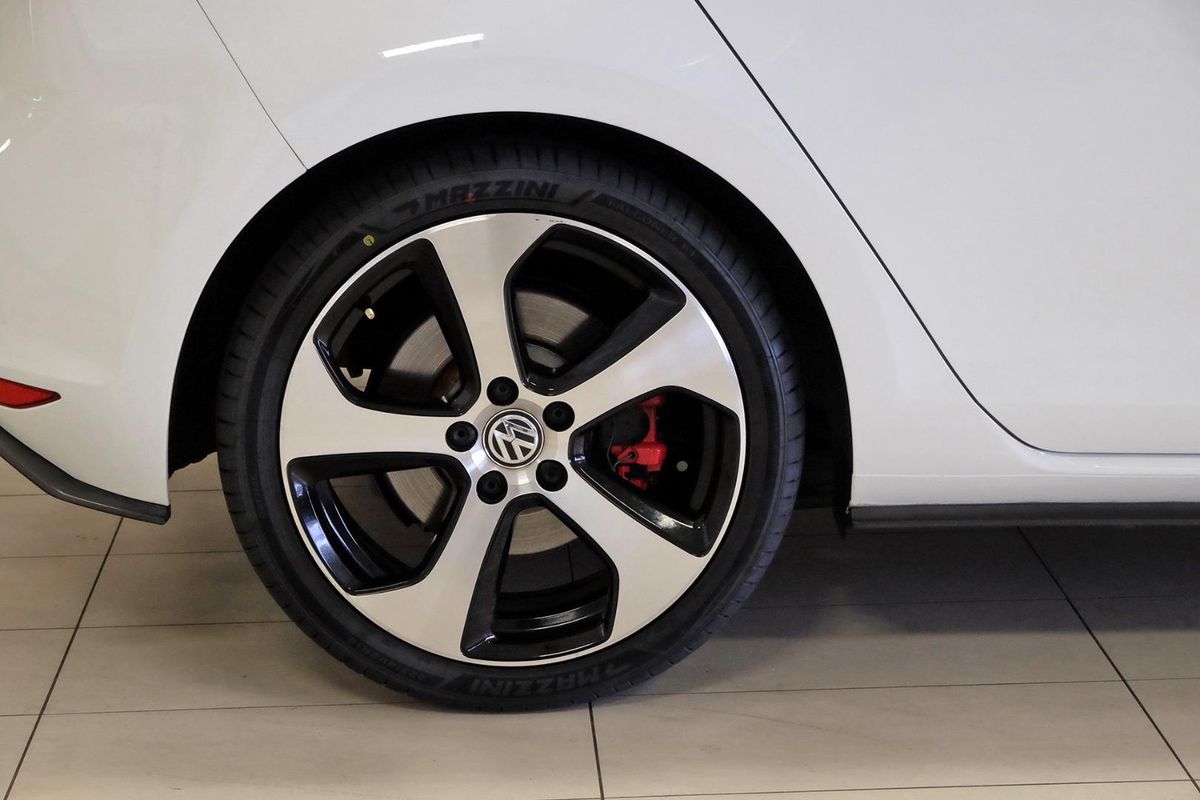2015 Volkswagen Golf GTI 7 image 20