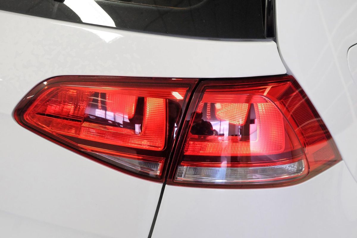 2015 Volkswagen Golf GTI 7 image 21